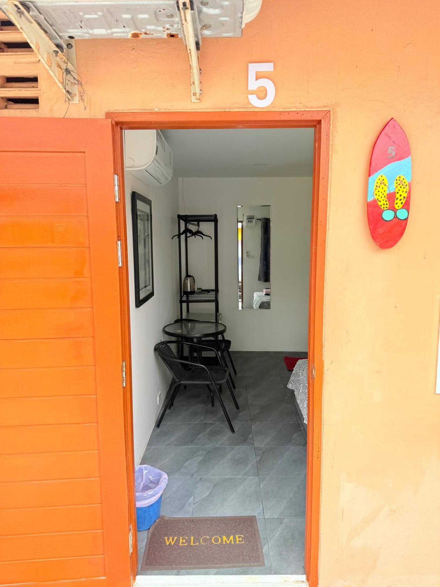 Harry'S Beach Club Ban Phe Exterior foto