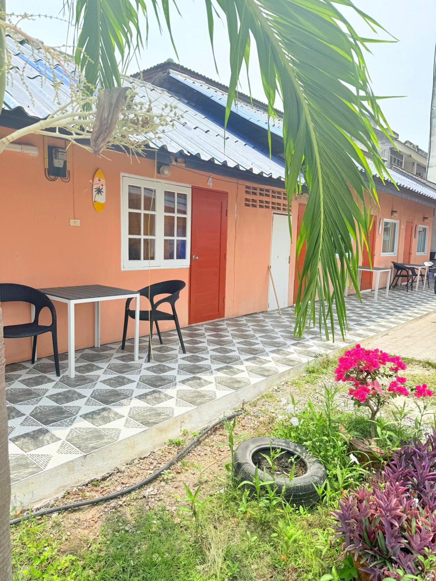 Harry'S Beach Club Ban Phe Exterior foto
